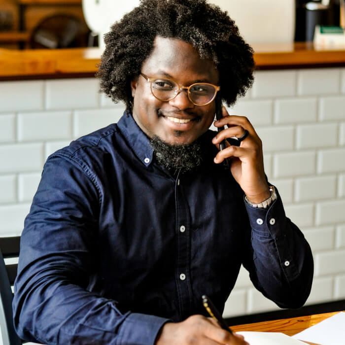 Wirtschaftsprüfer am Telefon